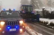 Varsi, i carabinieri soccorrono marito e moglie bloccati in auto dal ghiaccio