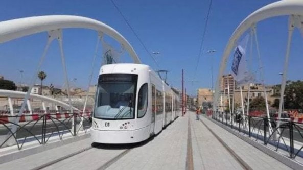 Palermo, sì al bilancio comunale: niente soldi per il tram