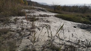 La via dei vulcani di fango e il cammino di santa Giulia: il mare dentro