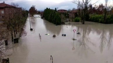 Alluvione nel Modenese: le strade come fiumi nelle immagini dal drone