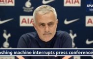 Mourinho è interrotta da uno strano rumore: è la lavatrice di una giornalista