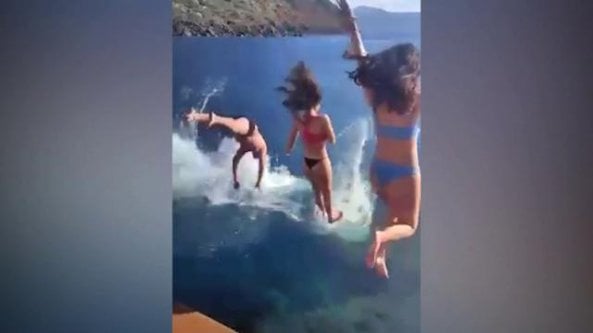 Isole Eolie, 24 gradi e niente onde: il Natale si festeggia con un bagno al mare