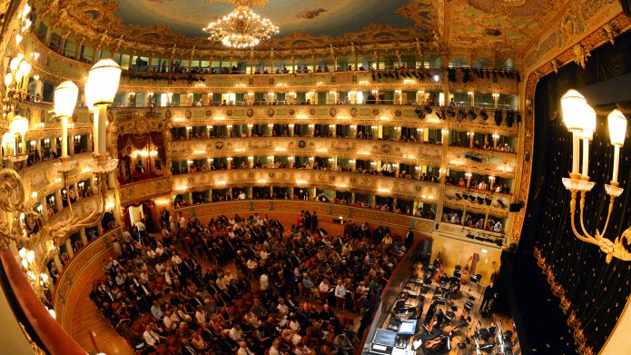 Tre minuti di fuoco per La Fenice di Venezia
