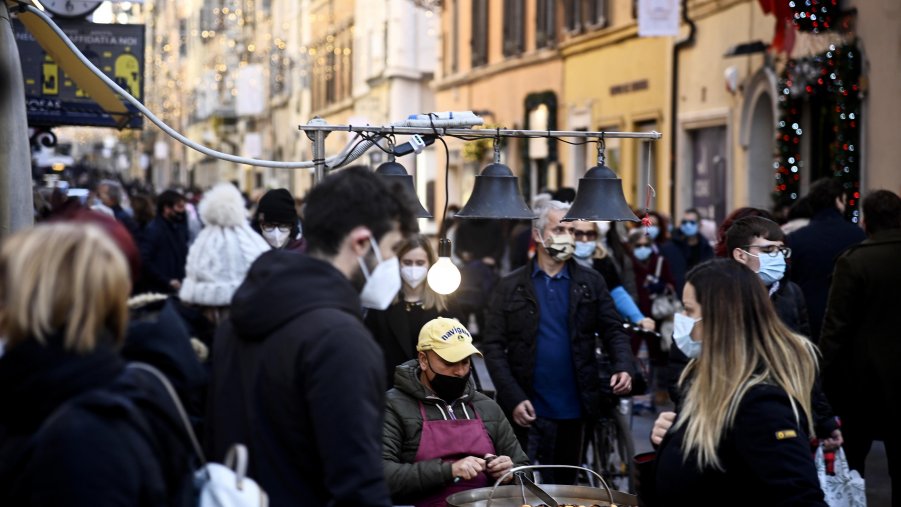 Stretta anti-Covid per Natale: il governo verso il lockdown nazionale, ora la parola passa al Cts
