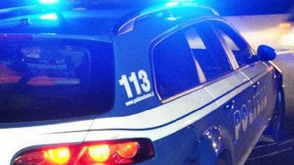 Rimini, fidanzati fermati alle 23 picchiano gli agenti