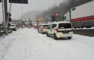 Caos neve, Autostrade chiede un incontro in Prefettura e annuncia: 