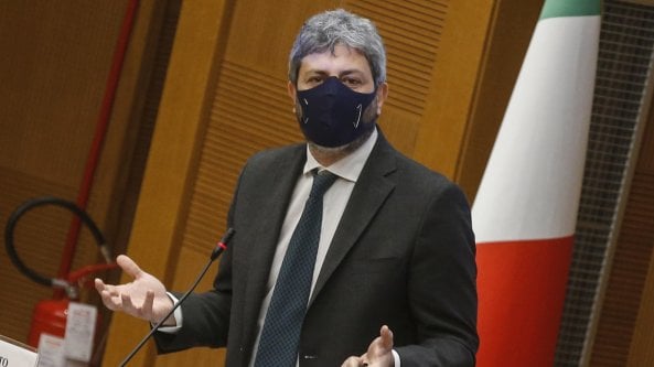 Nuovo sindaco di Napoli: sul nome di Fico cantiere aperto Pd-M5S. Con due incognite