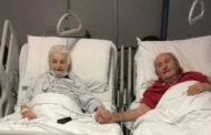 Covid: Ivo e Livia, 92 e 88 anni, si tengono per mano nel letto d'ospedale