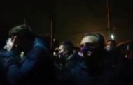 La festa dei tifosi della Fiorentina alla squadra nel cuore della notte