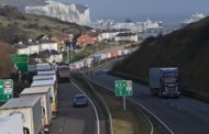 Code chilometriche di tir sulla Manica: si fanno scorte in vista della Brexit