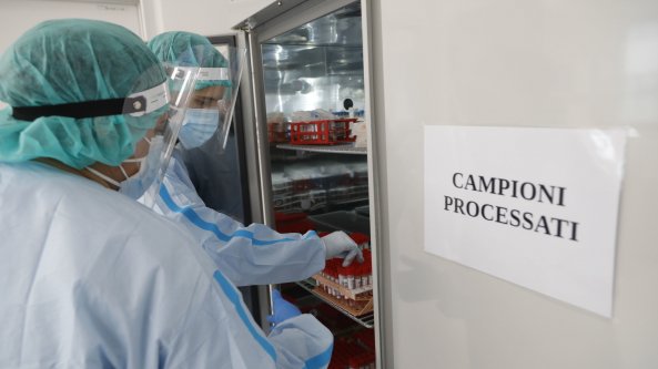 Virus, il ministero boccia il Piemonte: “Duecentomila tamponi non sono in regola”. Opposizione all'attacco