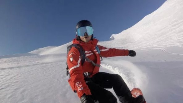Ciaspole, freestyle e alpinismo. Così le scuole sci si reinventano ai tempi del Covid