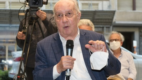 Carlo Tognoli colpito dal coronavirus: l'ex sindaco di Milano ricoverato da inizio novembre. L'abbraccio di Stefania Craxi