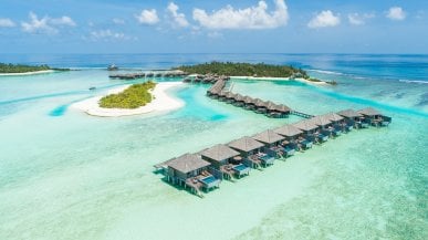 Un anno alle Maldive o in Thailandia: il resort è di lusso, la tariffa da b&b