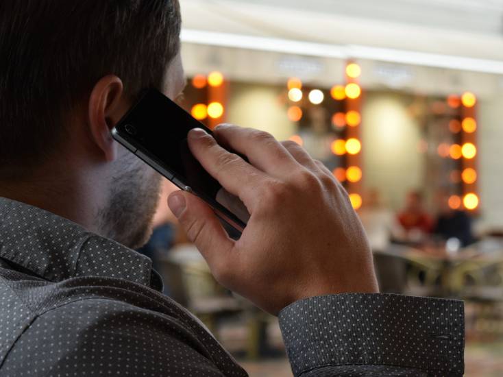 Conte adesso regala cellulari Arriva lo smartphone di Stato