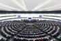 Facebook dichiara guerra ad Apple: la Mela offre troppa privacy