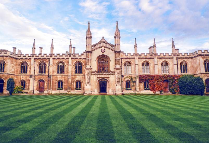 Cambridge salva la libertà di pensiero. 