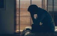 Si suicida in videochiamata davanti alla figlia di sei anni
