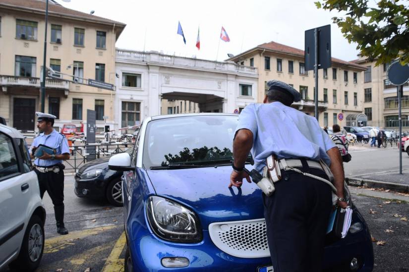 Adesso ci vogliono spennare Così ci fregano con le multe