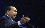 Berlusconi detta la linea: 