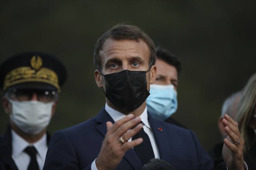 Macron abbraccia l'Egitto: non romperò per i diritti civili