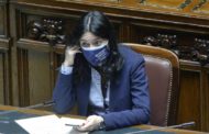 È vietato criticare la Azzolina. ​Così il preside è finito sotto inchiesta