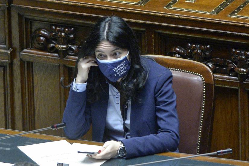È vietato criticare la Azzolina. ​Così il preside è finito sotto inchiesta