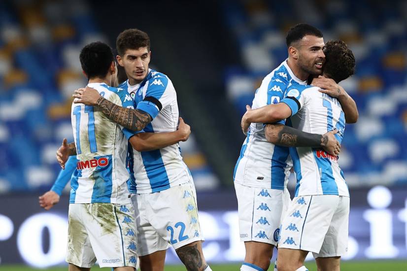 Super Lozano, al Napoli basta un tempo