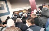 Se la prendono con lo shopping, ma il caos è (ancora) sui mezzi