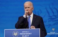 Biden fragile, tosse in pubblico. Fauci: 