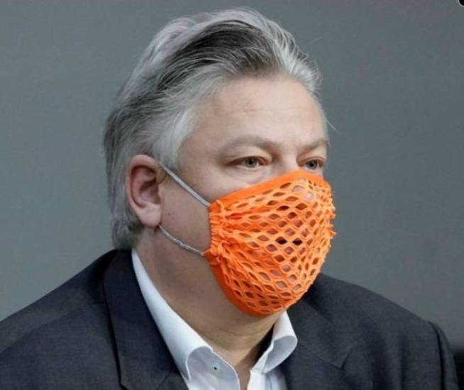 Ricoverato deputato AfD negazionista. Si era recato in parlamento con una 
