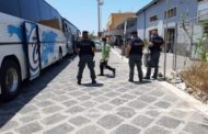 Tunisini fuggono durante il trasferimento: ferito un carabiniere
