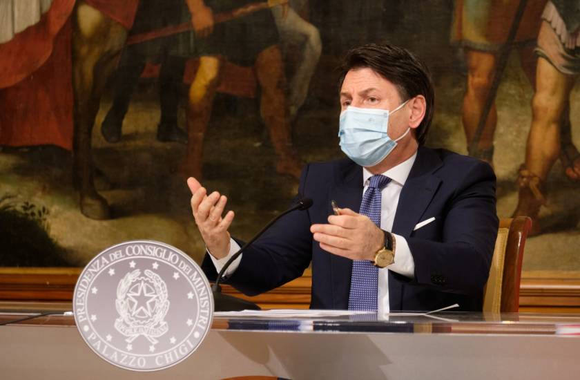 Caos ospiti a casa, famiglie divise e piccoli Comuni: i buchi del decreto