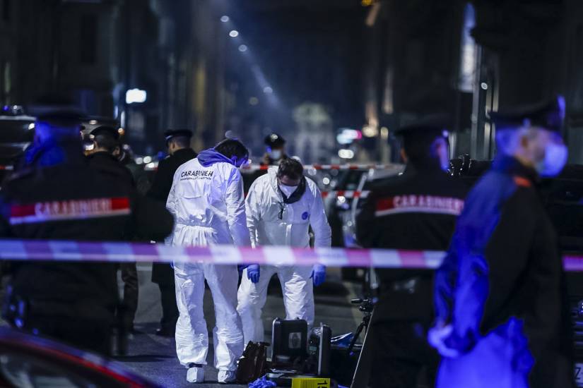 Prima di sgozzare il medico la furia degli stranieri su un anziano