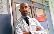 Bassetti frena l'allarme su mutazione e vaccini: 
