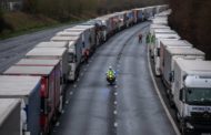 Londra tra psicosi e scaffali vuoti. Tir ancora in fila. Ue: aprite i confini