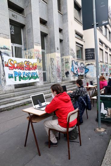 Scuola, intesa governo-Regioni: a scuola il 7 gennaio con 50% in presenza