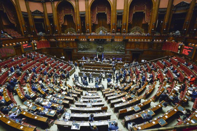 Sigarette, già partita la stretta: dal governo arrivano altre tasse