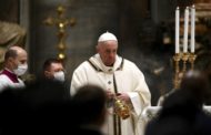 Papa Francesco alla messa di Natale anticipata: 