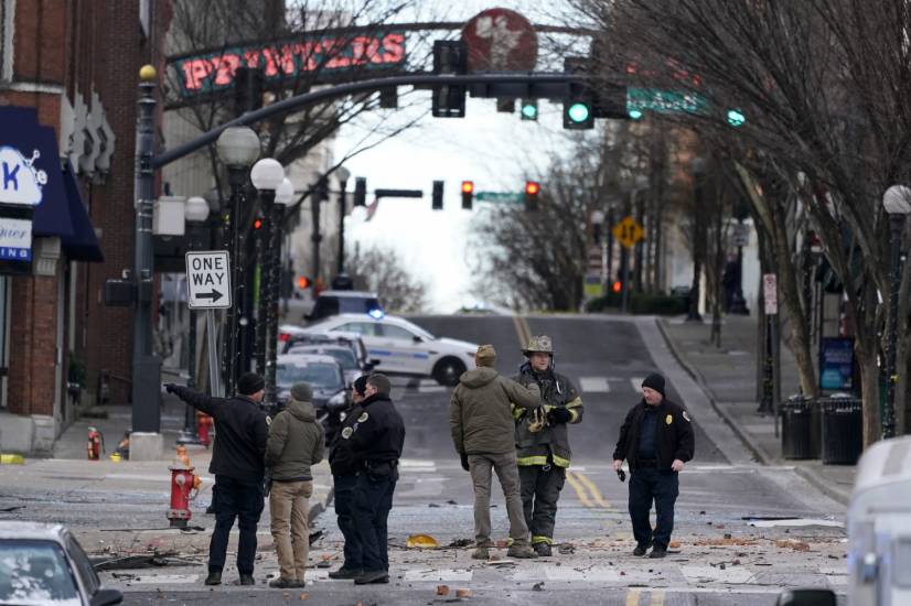 Usa, autobomba esplode nel centro di Nashville: 
