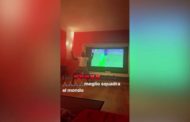 Kessie urla ed esulta da casa: 