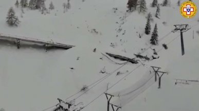 Valanga travolge il rifugio Pian dei Fiacconi a quota 2600 mt: le immagini dall'alto