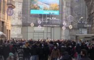La Lombardia torna zona gialla: a Milano folla davanti a negozi e ristoranti