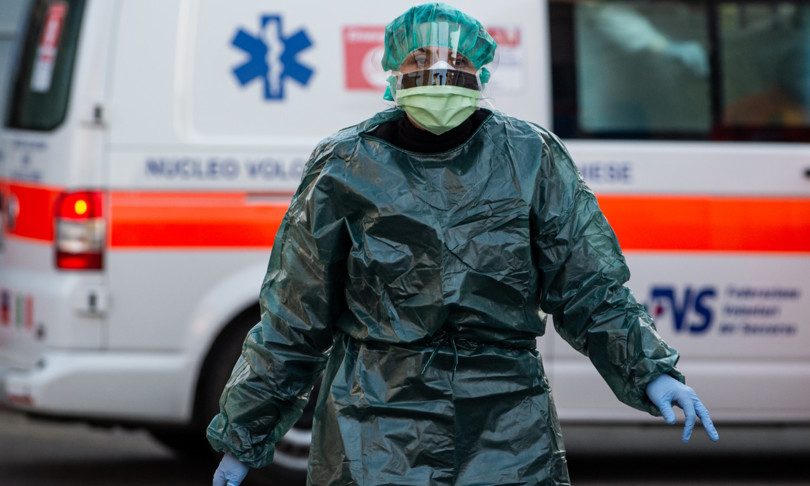 Nuova impennata di casi di Covid nelle ultime 24 ore, 555 i morti