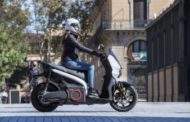La prima volta di Seat, debutta lo scooter elettrico