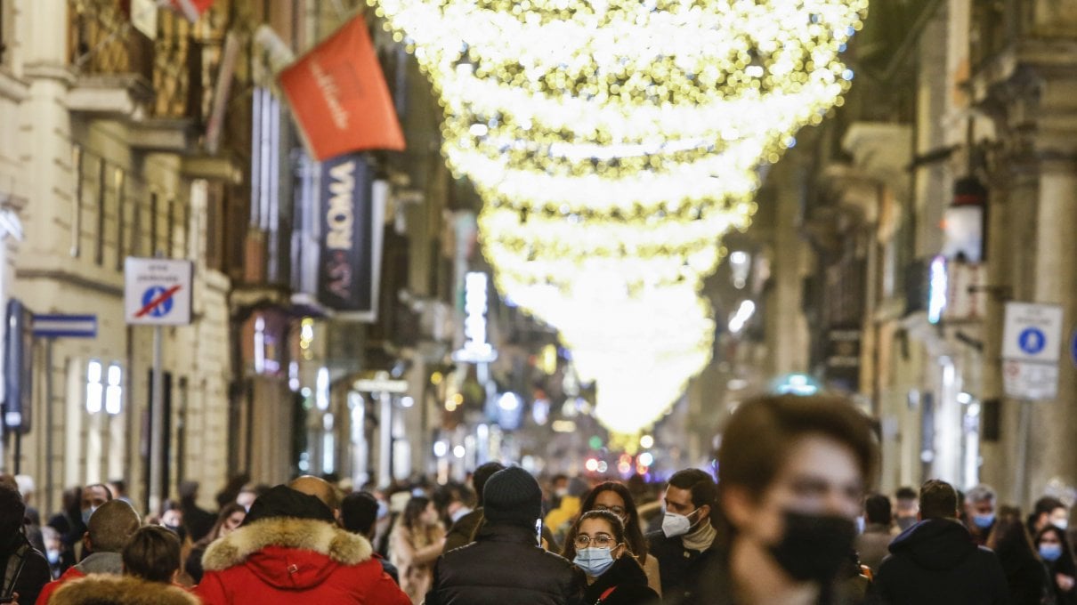 Decreto di Natale, ecco le nuove Faq del governo. In giorni arancioni ok agli spostamenti tra piccoli comuni anche in altra Regione