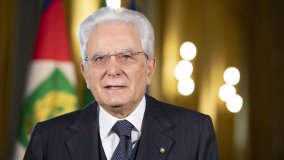 Mattarella si sottoporrà al vaccino appena possibile. L'annuncio per dare l'esempio ai cittadini