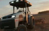 Il trattore elettrico a guida autonoma che diventa un fuoristrada