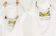 Dalle scarpe di Lidl alle felpe di Ikea: l'azienda svedese lancia la sua prima linea di abbigliamento