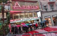 Festival di Sanremo, il pubblico in alto mare: 